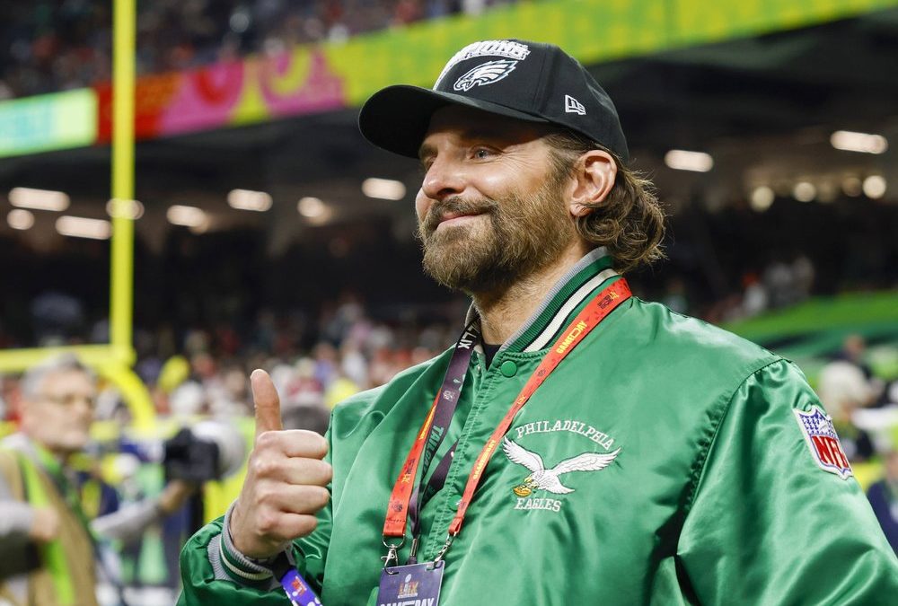 Bradley Cooper und mehr: Diese Superstars waren beim Super Bowl dabei