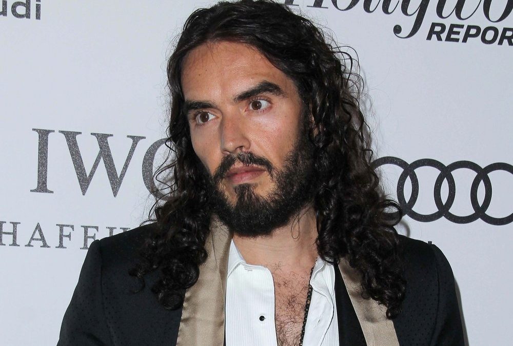 Russell Brand wegen sexuellen Missbrauchs angeklagt