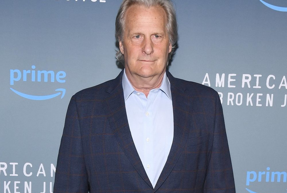 Dritte „Shrinking“-Staffel: Jeff Daniels wird zu Jason Segels Vater