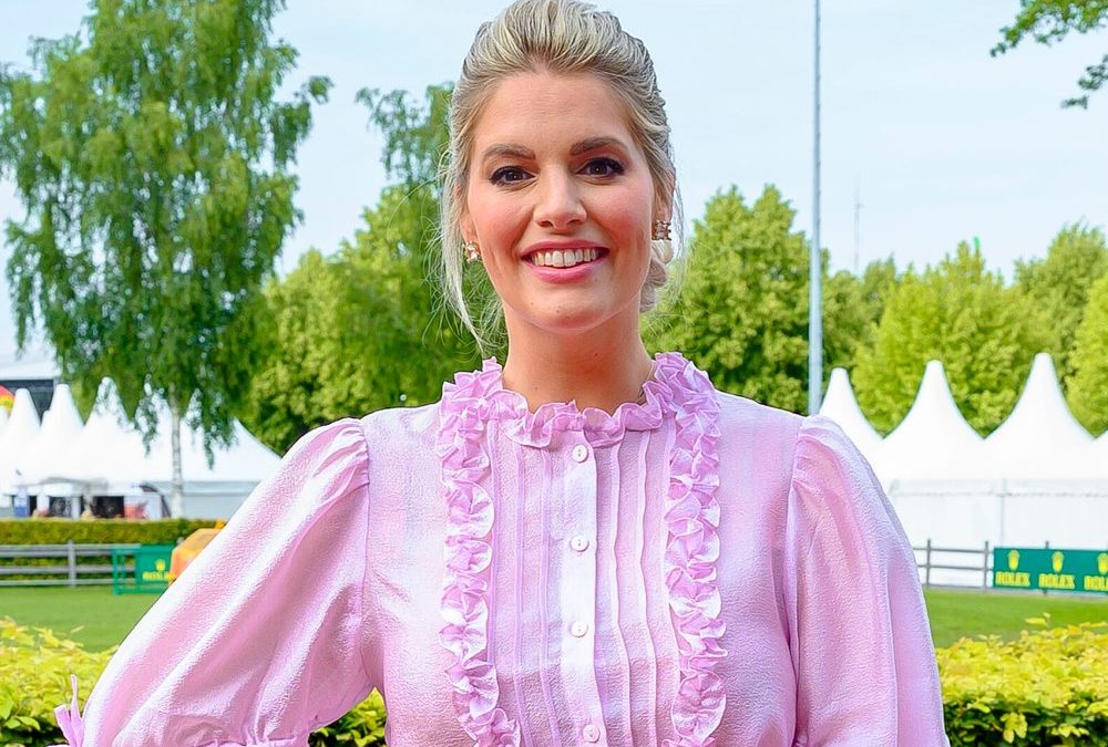 Moderatorin Angelina Kirsch präsentiert erstmals ihren Verlobten