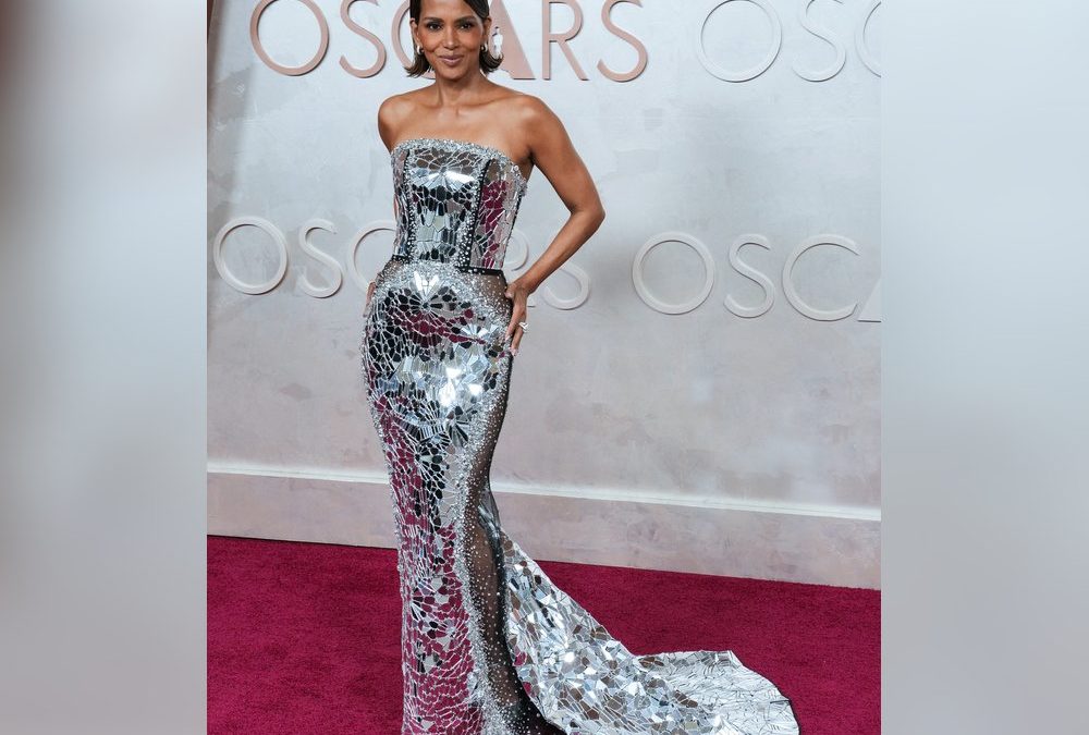 Halle Berry nimmt als Discokugel Rache an Adrien Brody