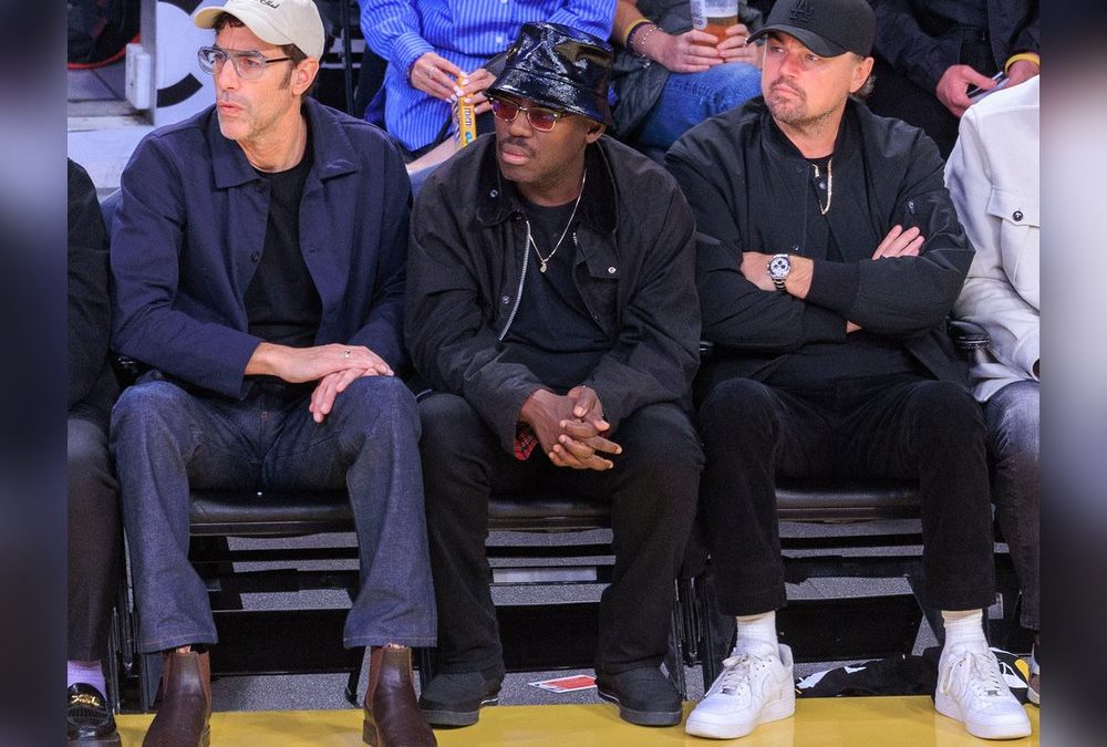 Leonardo DiCaprio und Sacha Baron Cohen im Publikum bei NBA-Spiel