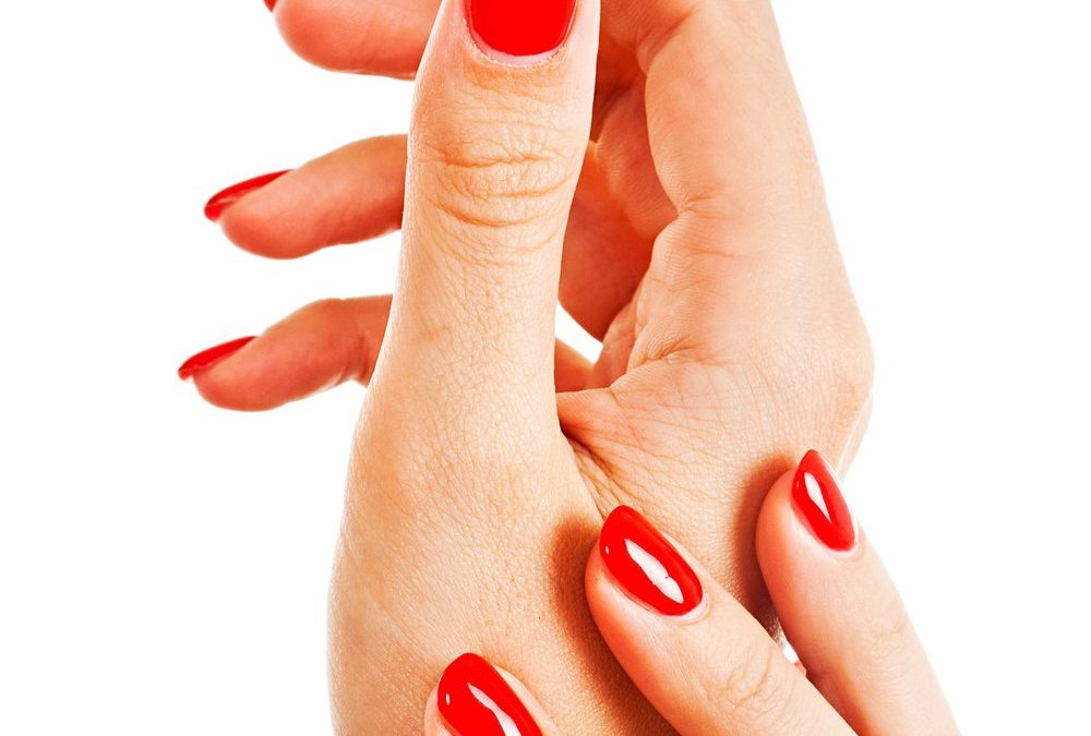 Cherry Jelly Maniküre ist der Nagel-Trend für den Frühling