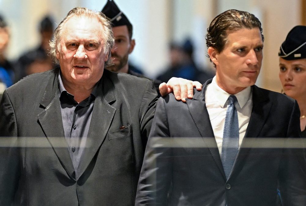 Prozess gegen Gérard Depardieu: Schauspieler im Gericht eingetroffen