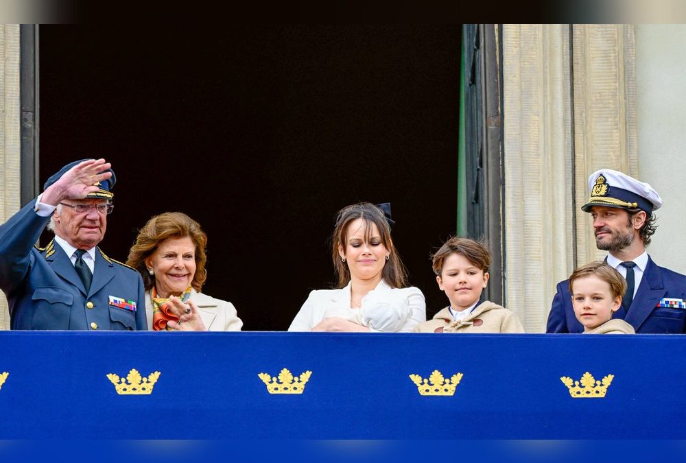 Mit Enkelin Ines auf dem Balkon: König Carl Gustaf feiert Geburtstag