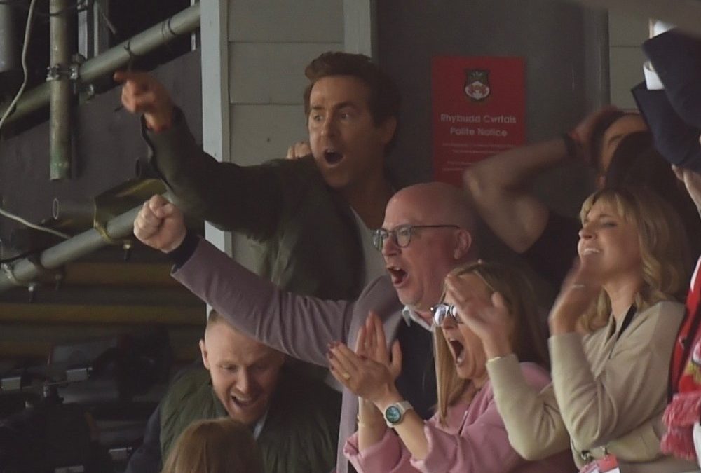 „Deadpool“-Star Ryan Reynolds feiert dritten Aufstieg seines Vereins