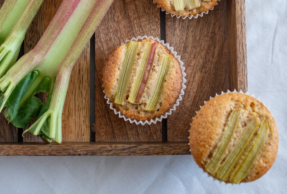 Süß-saurer Genuss: Rhabarber-Muffins mit Mandelteig