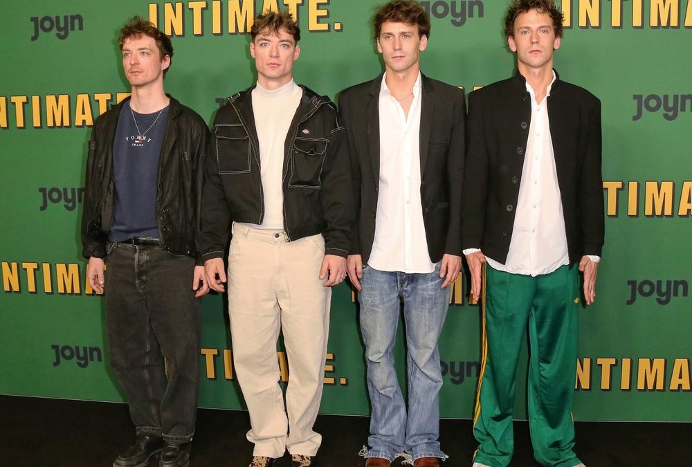 „Intimate.“-Premiere: Regie-Zwillinge posieren mit den Lochmanns