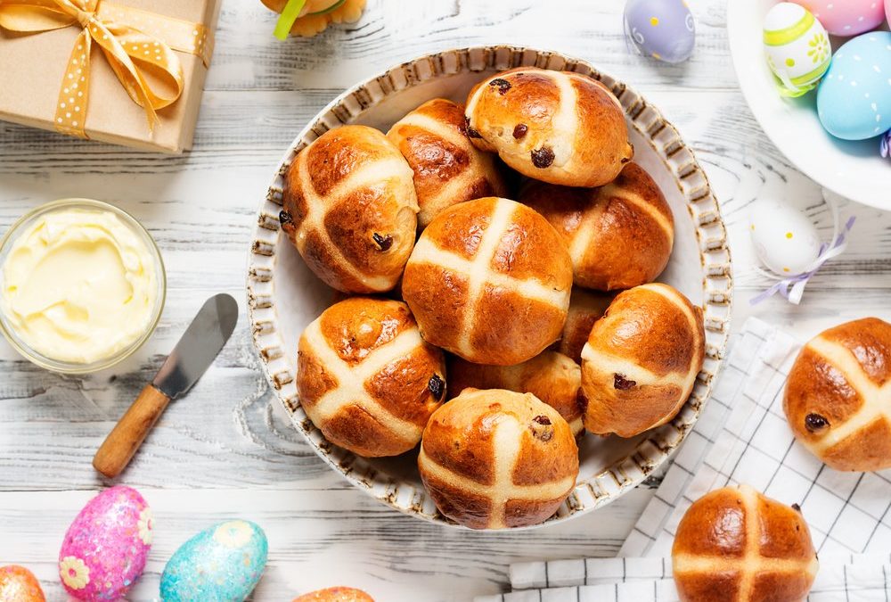 Hot Cross Buns, Ka’ak Asfar und mehr: Osterrezepte aus aller Welt