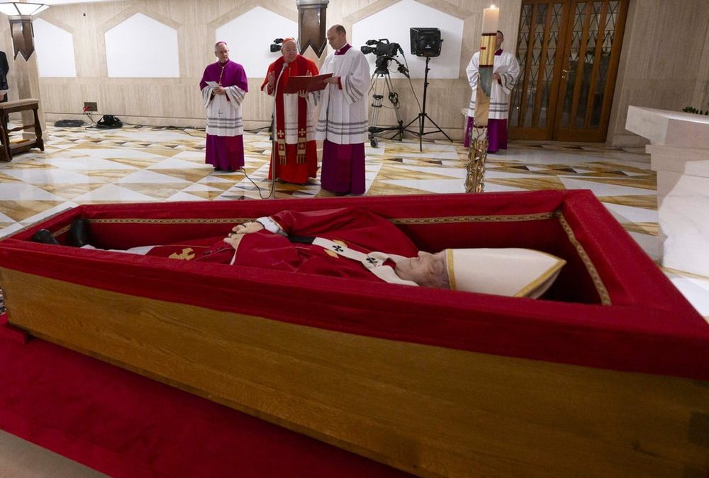 Papst Franziskus: Die ersten Bilder seines Leichnams