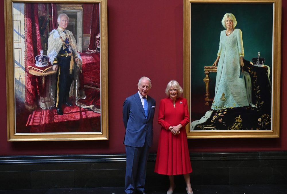 Krönungsjubiläum: Charles und Camilla enthüllen neue Porträts