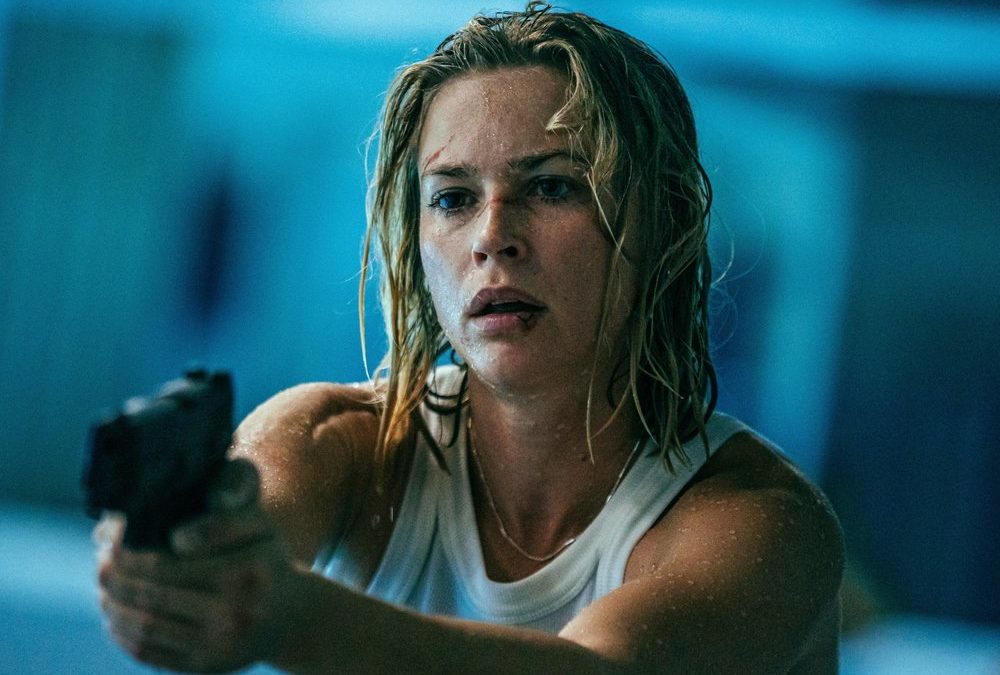 Unsere Frau bei Netflix: „Exterritorial“-Actionheldin Jeanne Goursaud