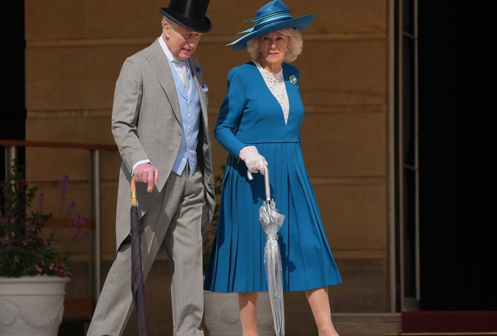 Charles und Camilla richten erste Gartenparty der Saison aus
