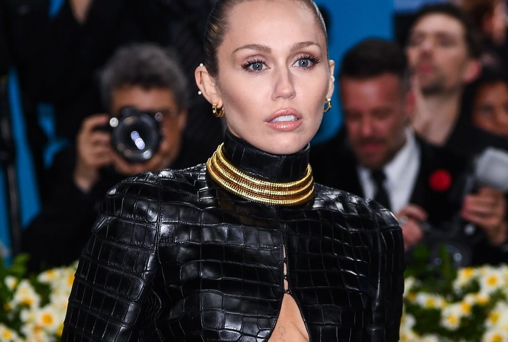 Eierstockzyste: Miley Cyrus über „traumatischen“ medizinischen Notfall