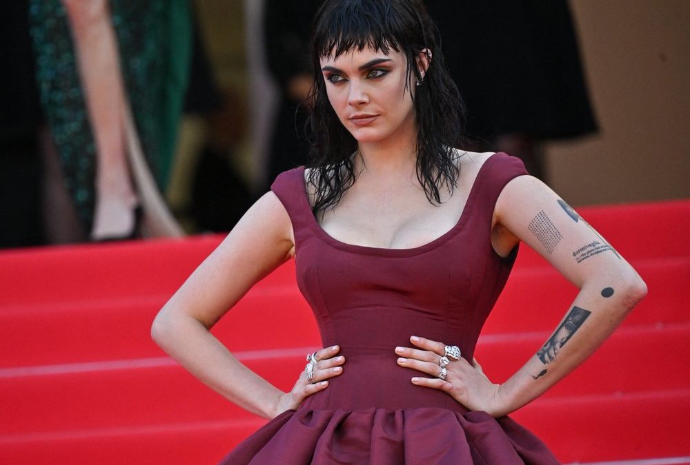 Cannes: Cara Delevingne präsentiert sich in neuem, düsteren Look
