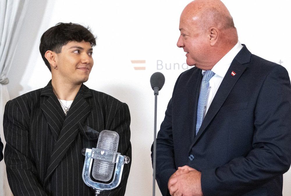 „Mit Stolz erfüllt“: ESC-Gewinner JJ im Kanzleramt empfangen