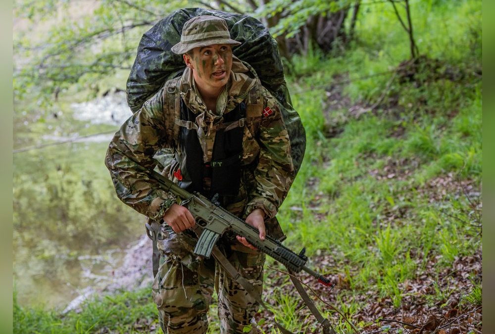 Christian von Dänemark: Voller Einsatz bei anstrengender Militärübung