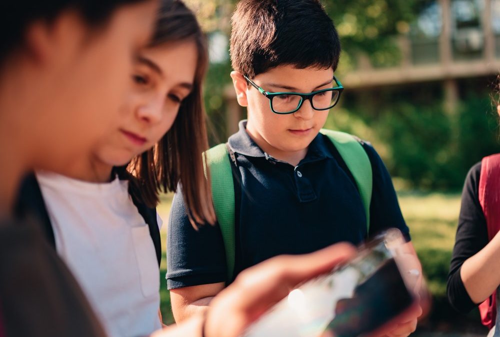 Handys an Schulen: Fast alle wollen damit lernen, nur wenige dürfen