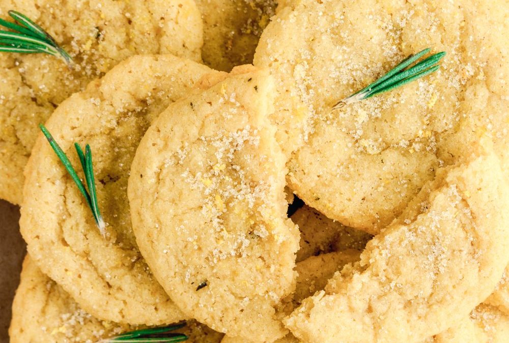 Süß-herbes Gebäck: Zitronen-Rosmarin-Cookies mit Zuckermantel