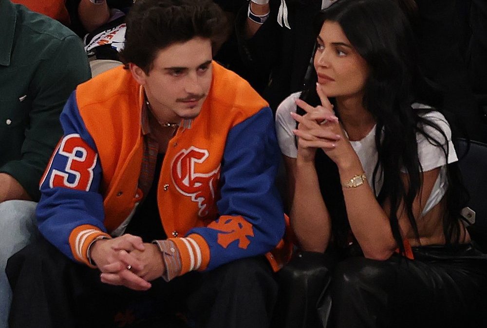 Kylie Jenner und Timothée Chalamet im Partnerlook bei Knicks