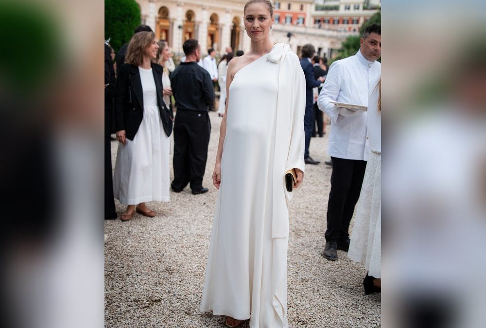Pierre Casiraghis Ehefrau Beatrice feiert Roms zeitlose Schönheit