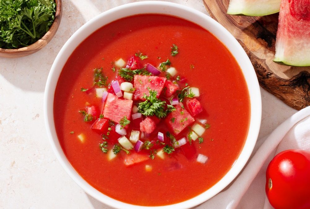 Für heiße Tage: Sommerliche Tomaten-Wassermelonen-Gazpacho
