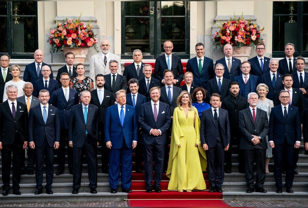 König Willem-Alexander, Trump und Co. posieren für Gruppenfoto