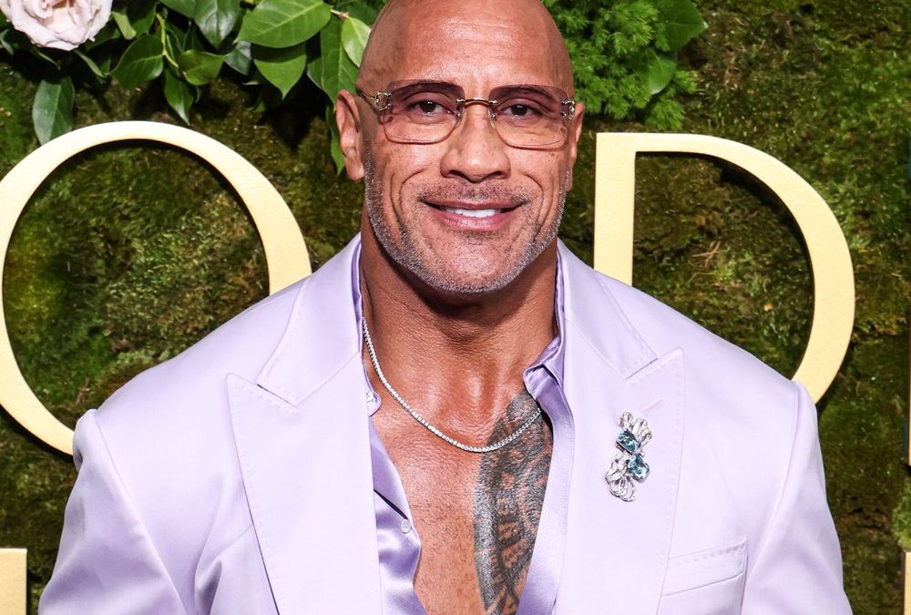Von Töchtern geschminkt: Dwayne Johnson mit Lippenstift und Rouge