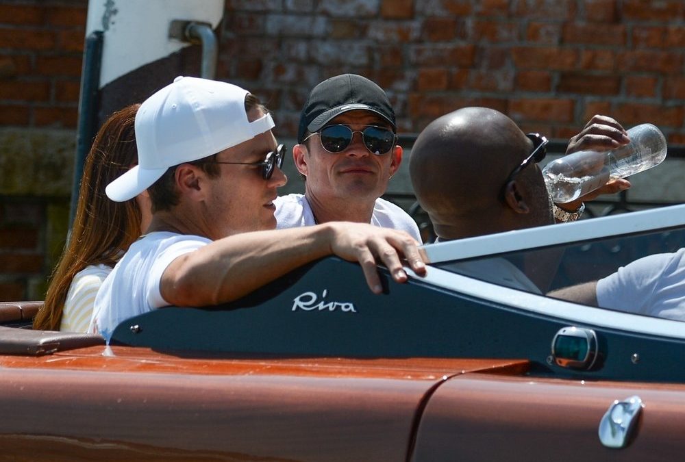 Orlando Bloom und Tom Brady: Entspannte Bootstour vor Bezos-Hochzeit