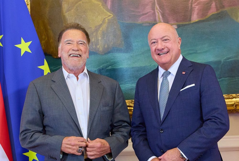 „Hier spricht Arnold“: Schwarzenegger überrascht Wiener Fahrgäste