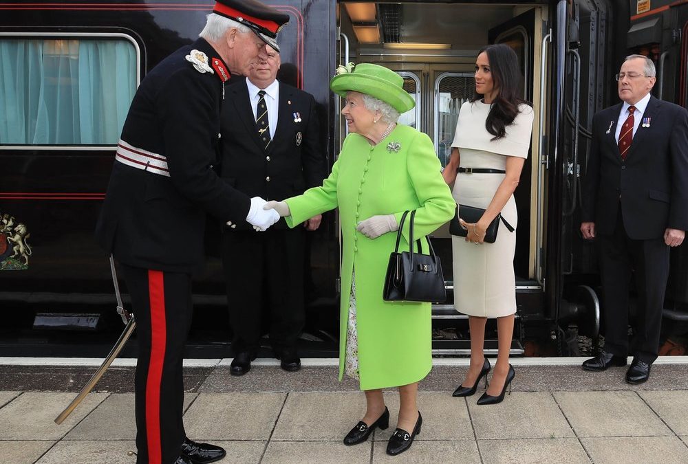 „Palast auf Rädern“: König Charles mustert den Royal Train aus