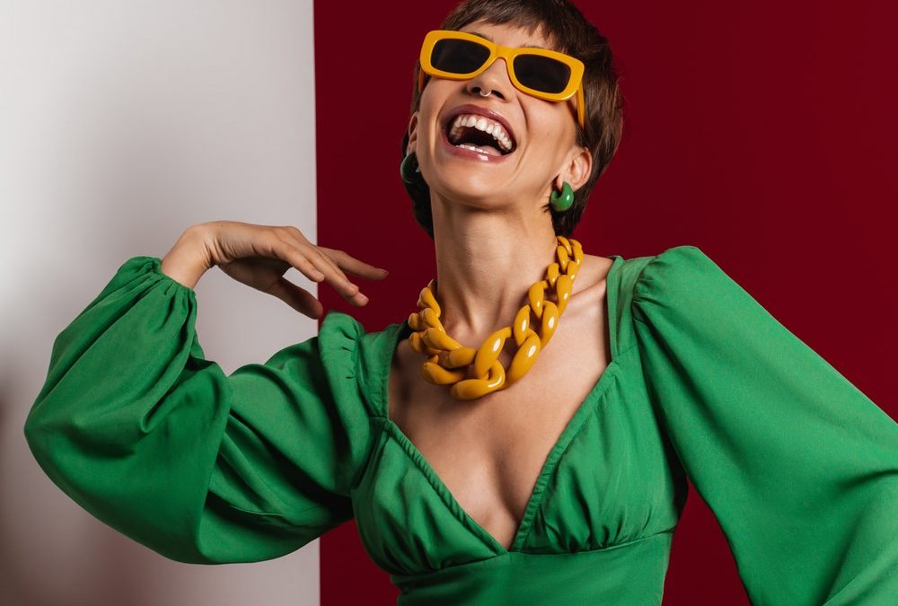 Mehr Farbe wagen: Knallige Töne alltagstauglich stylen