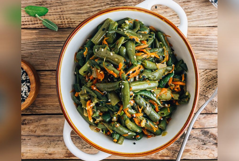 Warmer Salat: Grüne Bohnen und Karotten mit Sesam-Dressing