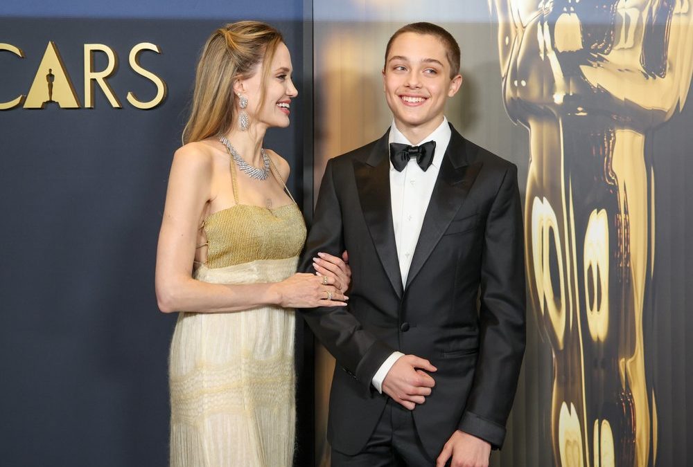 Angelina Jolie feuert Sohn Knox bei Kampfsport-Turnier an