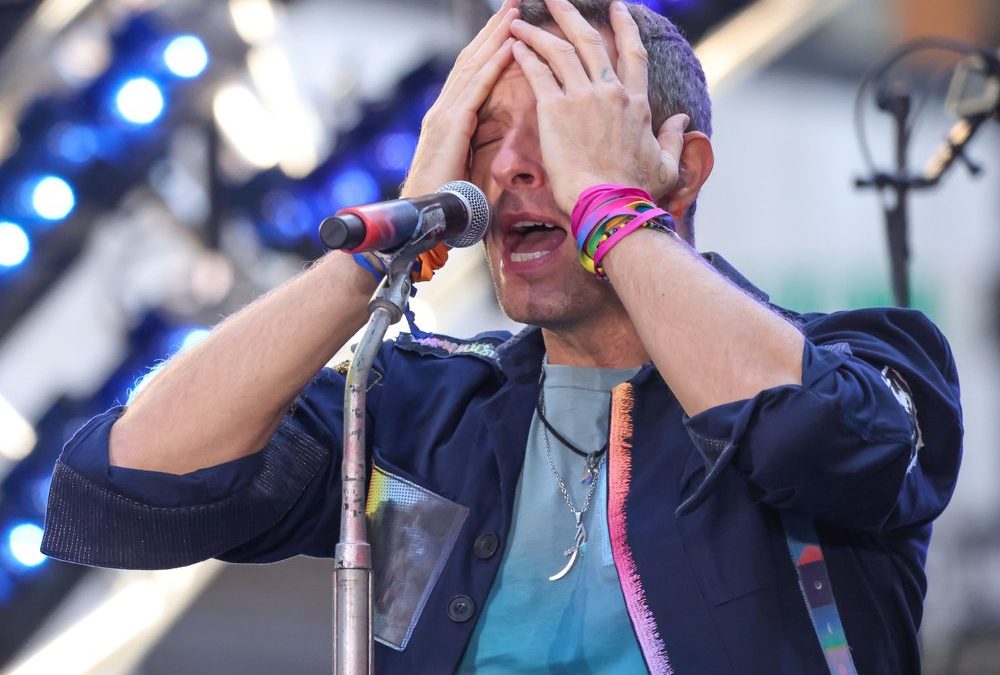 Affäre bei Coldplay-Konzert aufgedeckt? So reagiert Chris Martin