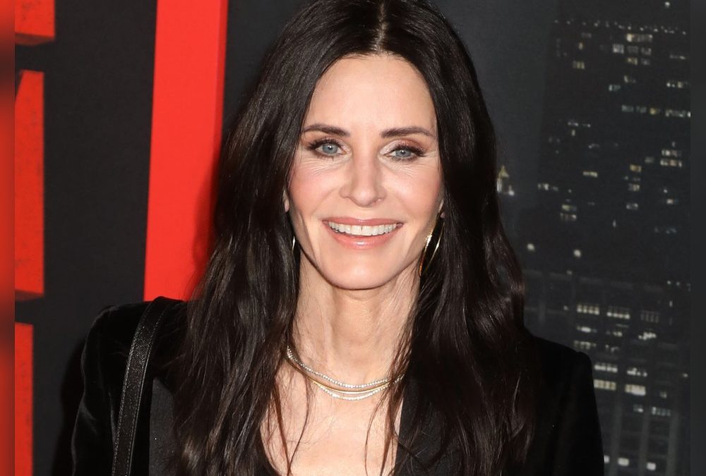 Fans begeistert: Courteney Cox trommelt Song von Justin Bieber