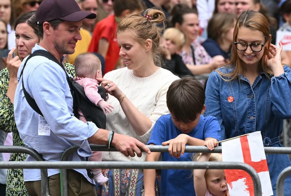 Baby-Debüt: Erster Auftritt von Prinzessin Beatrice mit Tochter Athena