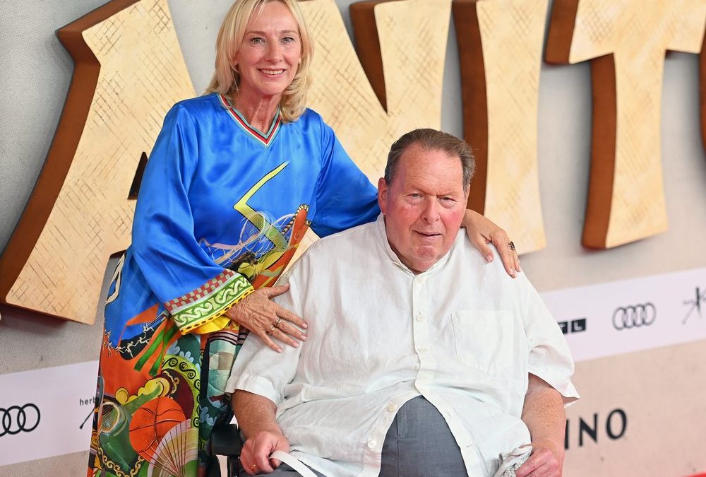 Ottfried Fischer zeigt sich bei „Kanu des Manitu“-Premiere