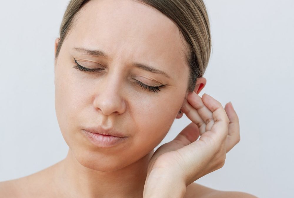 Schwimmbad-Otitis: Was tun, wenn das Ohr nach dem Baden schmerzt?