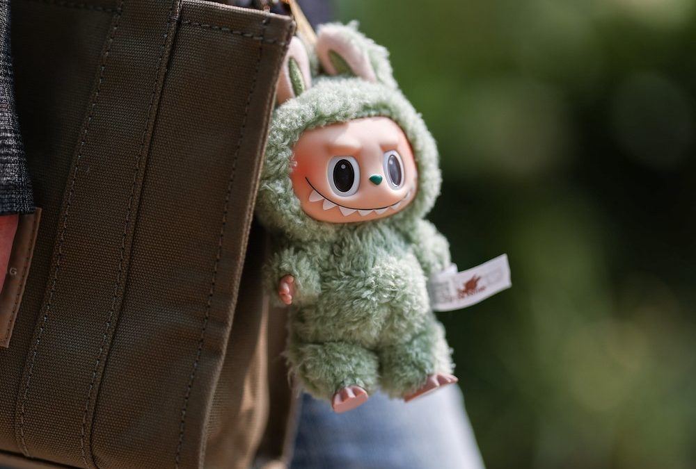Labubu Dolls: Das süßeste oder hässlichste Mode-Accessoire 2025?