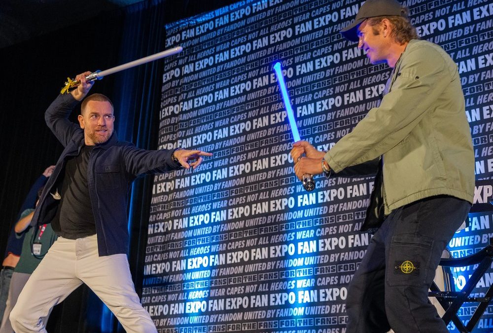 Freundschaftlicher Lichtschwert-Kampf zwischen Obi-Wan und Darth Vader