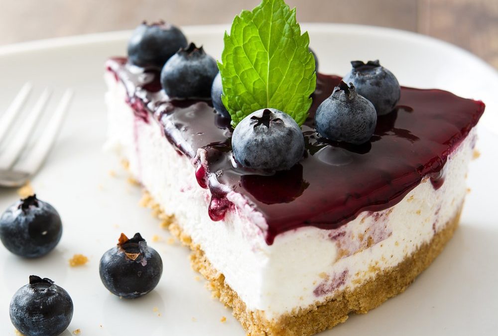 Ganz ohne backen: Heidelbeer-Käsekuchen mit Schokoboden