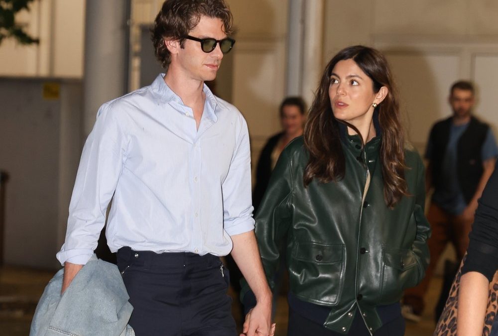 Damit offiziell? Andrew Garfield und Monica Barbaro halten Händchen