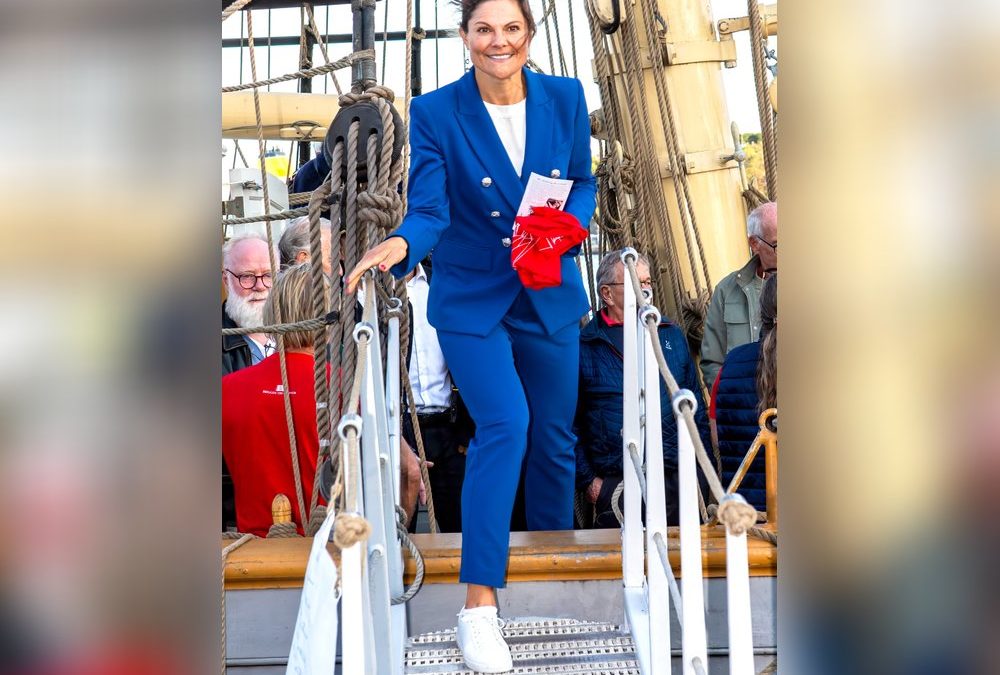Kronprinzessin Victoria strahlt im maritimen Look