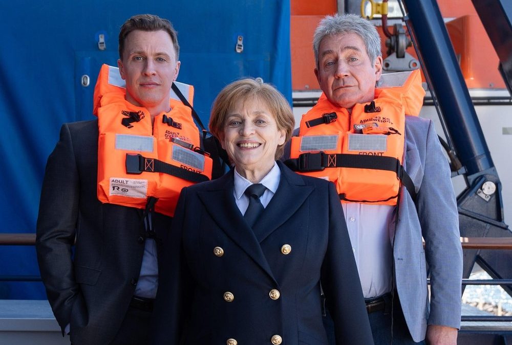 „Miss Merkel“: So war der Kreuzfahrtschiff-Dreh für Katharina Thalbach