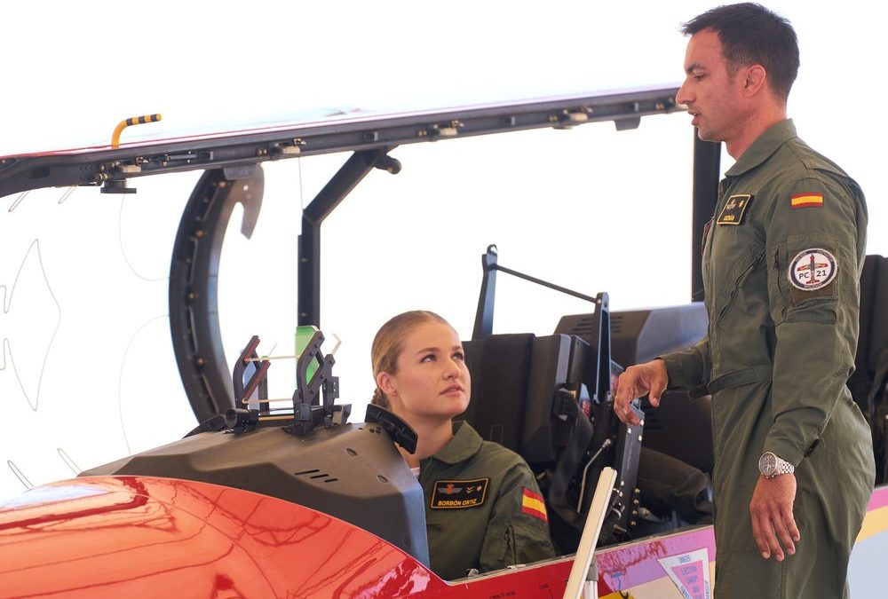 Letzte Station beim Militär: Prinzessin Leonor nimmt im Cockpit Platz