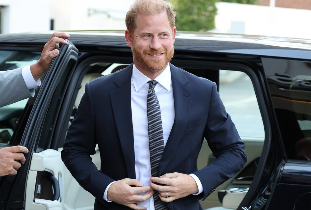 Prinz Harry zeigt sich gut gelaunt in London