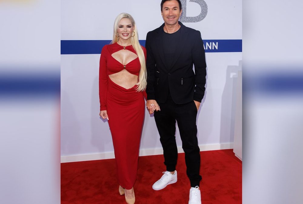 Neben Lucas Cordalis: Daniela Katzenberger strahlt im Cut-out-Kleid