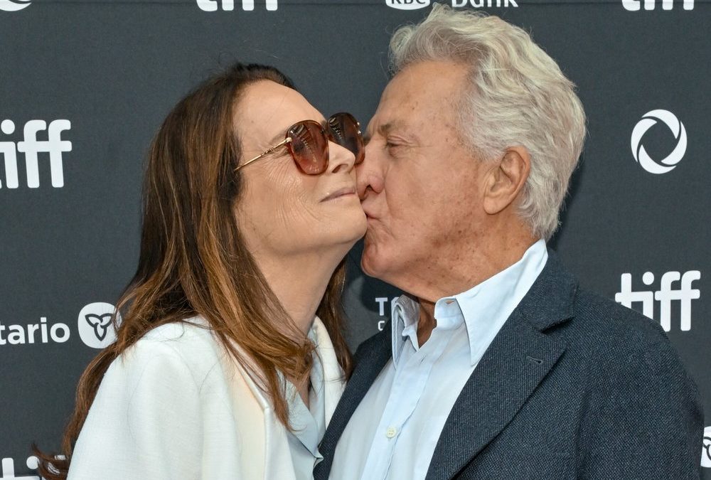 Dustin Hoffman: Küsschen für Ehefrau Lisa auf dem roten Teppich