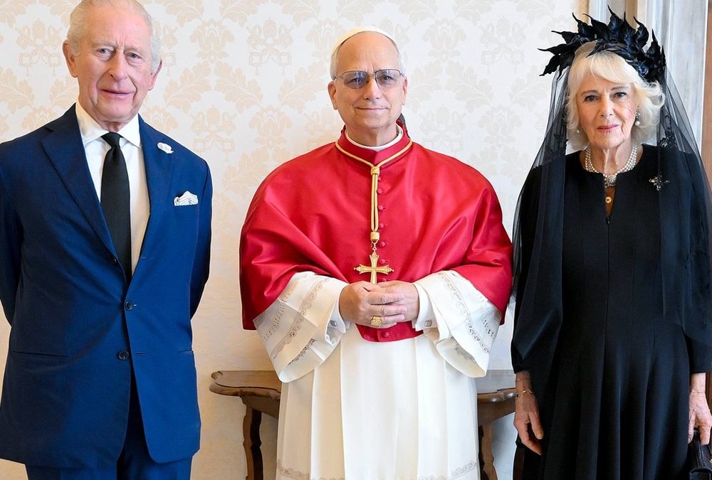 Historischer Moment: König Charles betet gemeinsam mit Papst Leo